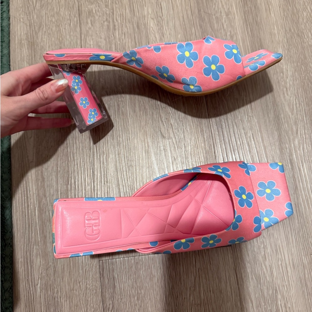 Gianna Bini Flower Block Heel Sandal